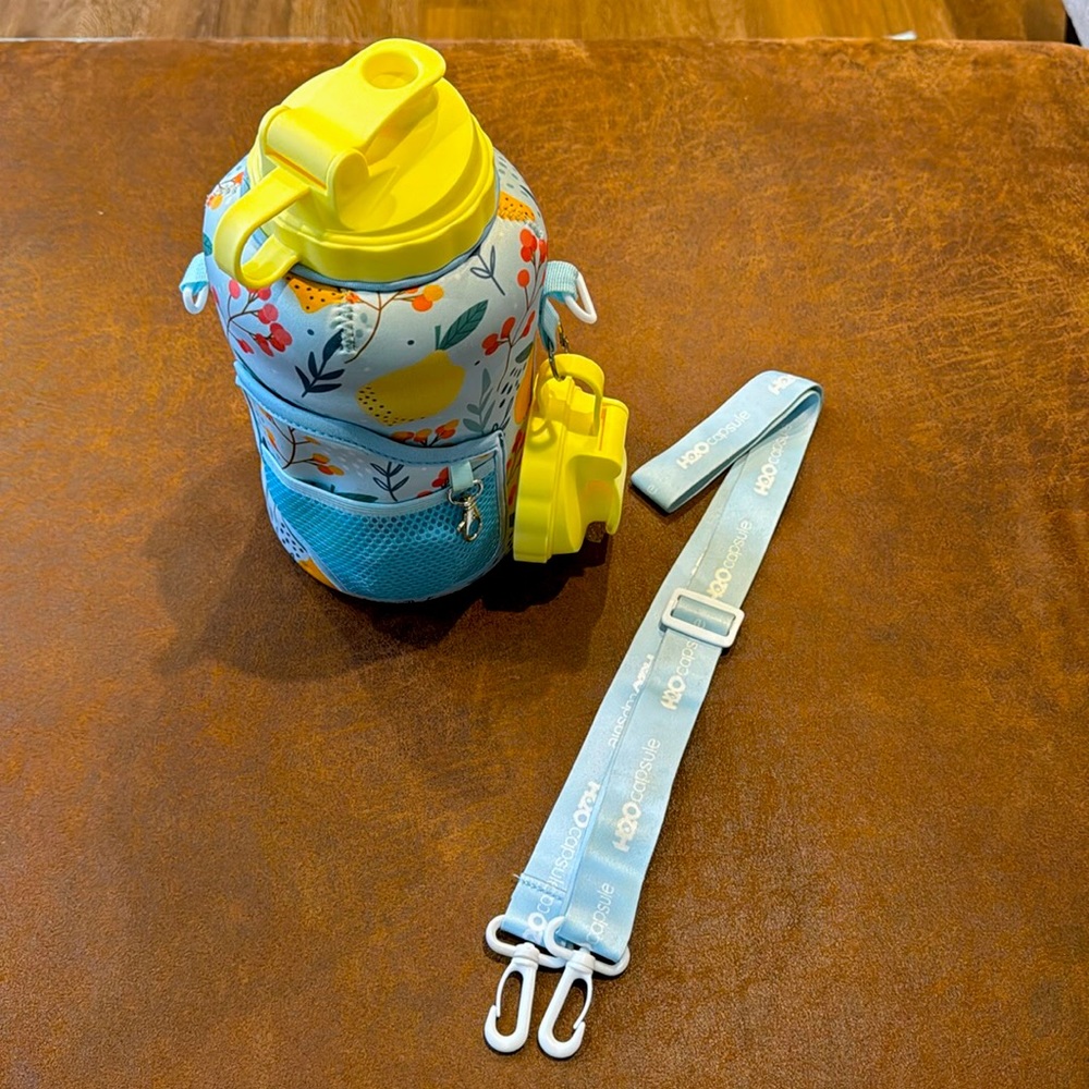 Hydrojug and lemon H2O sleeve